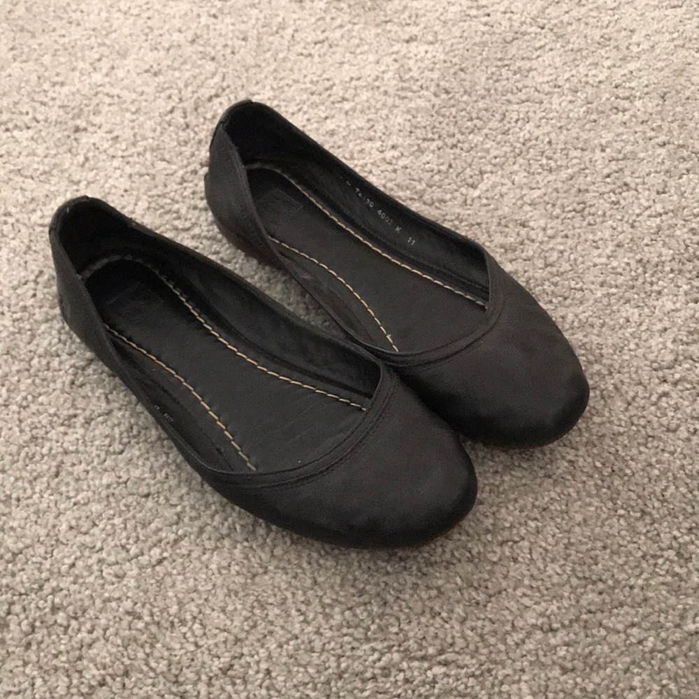 Frye Carson ballet black flats, size 8.5